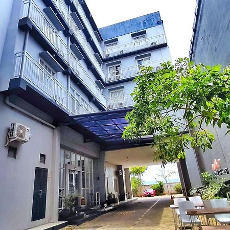 Votel Hotel Charis Tuban Tuban  Extérieur photo