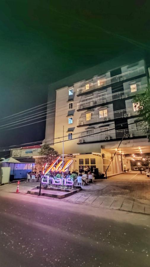 Votel Hotel Charis Tuban Tuban  Extérieur photo