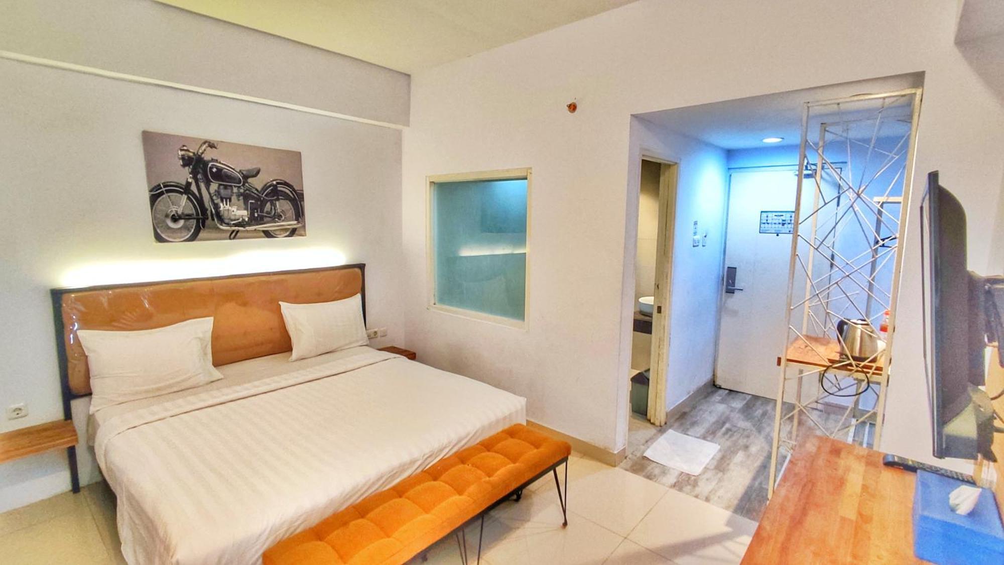 Votel Hotel Charis Tuban Tuban  Extérieur photo