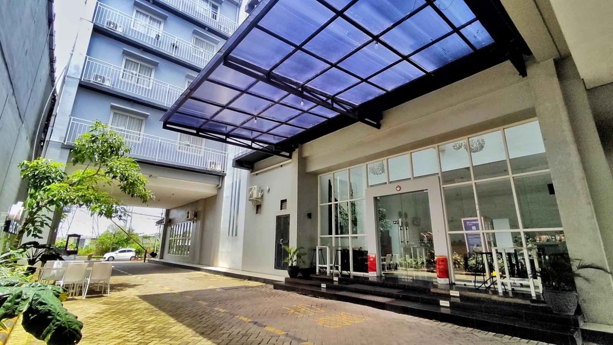 Votel Hotel Charis Tuban Tuban  Extérieur photo