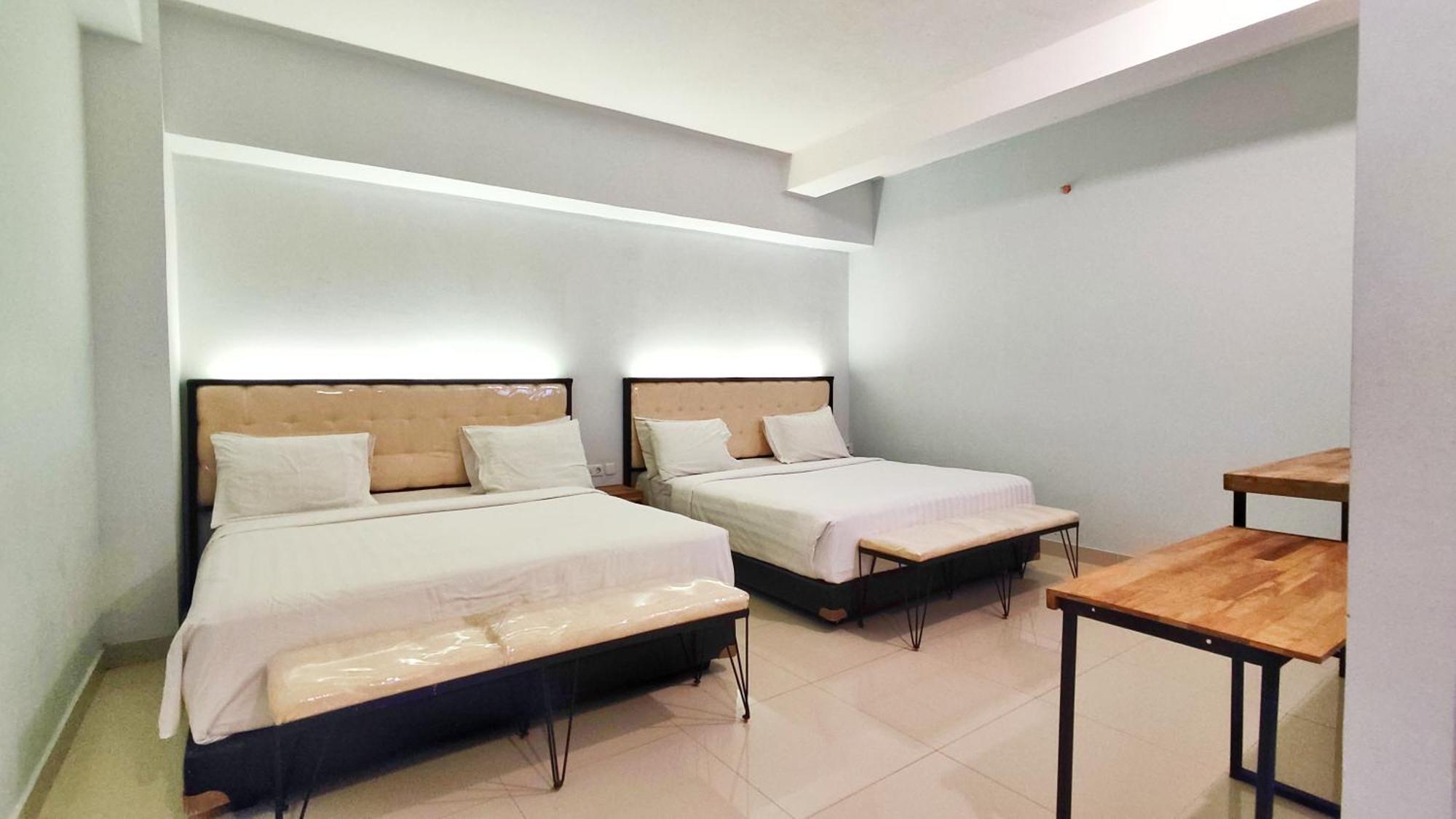 Votel Hotel Charis Tuban Tuban  Extérieur photo
