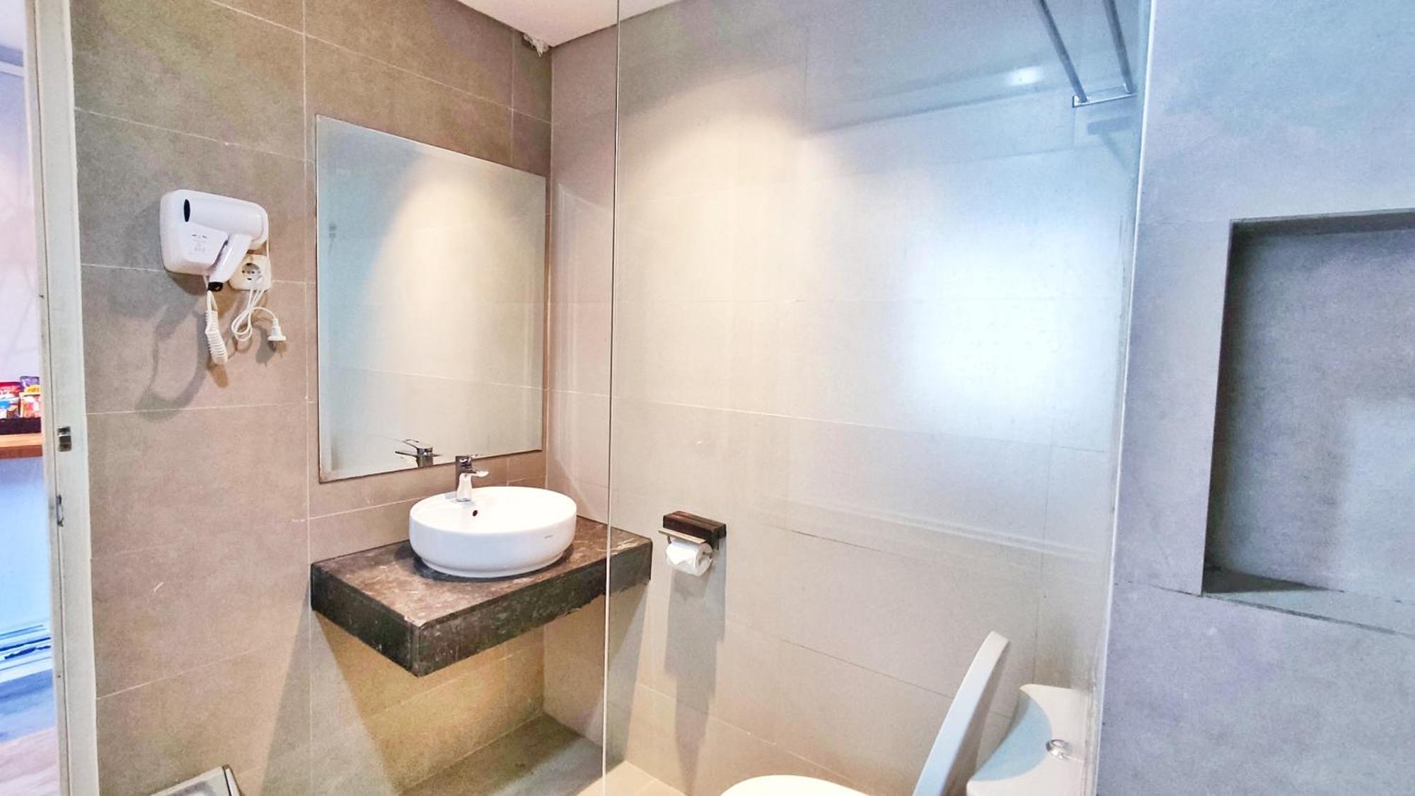 Votel Hotel Charis Tuban Tuban  Extérieur photo