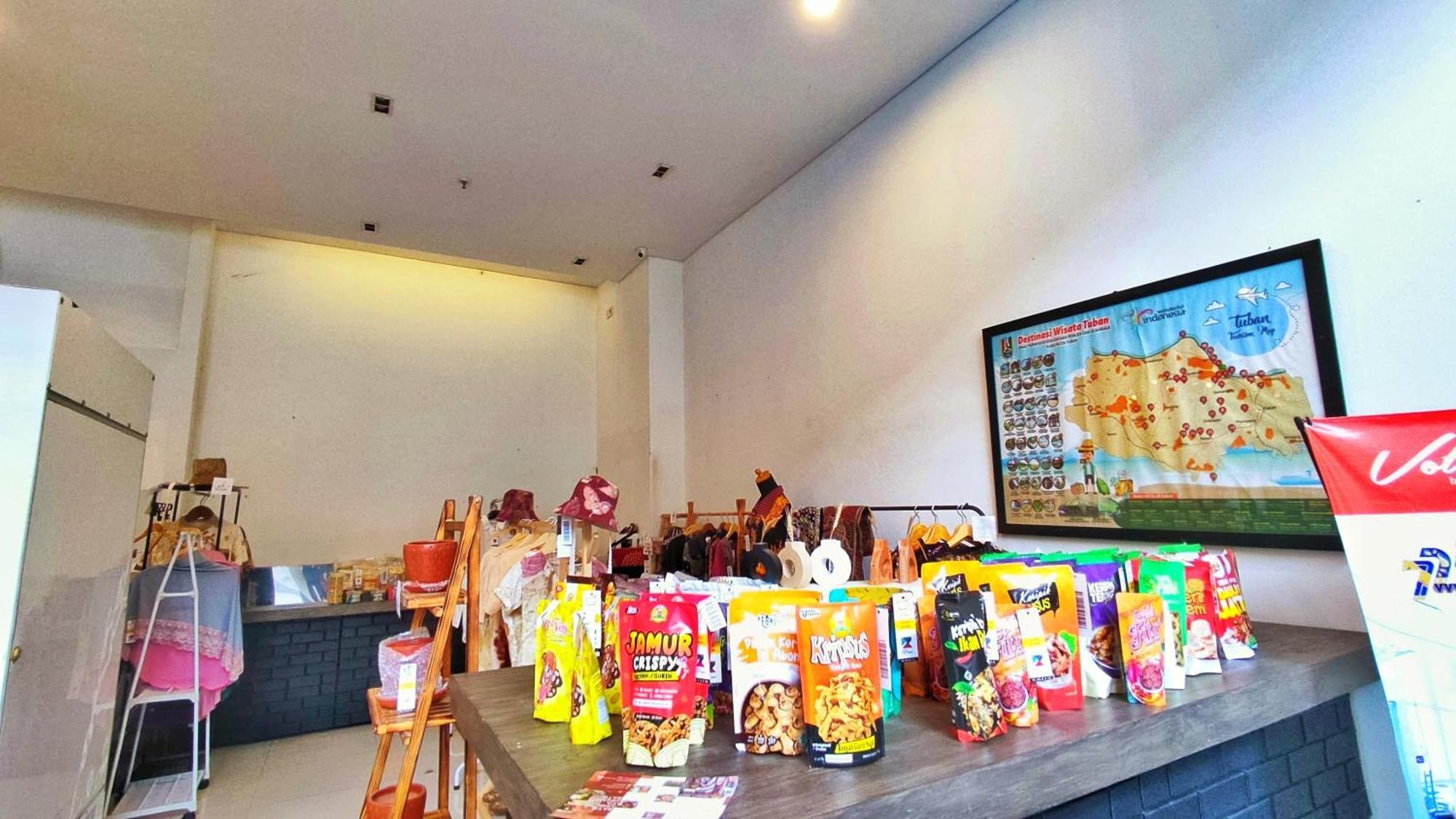 Votel Hotel Charis Tuban Tuban  Extérieur photo