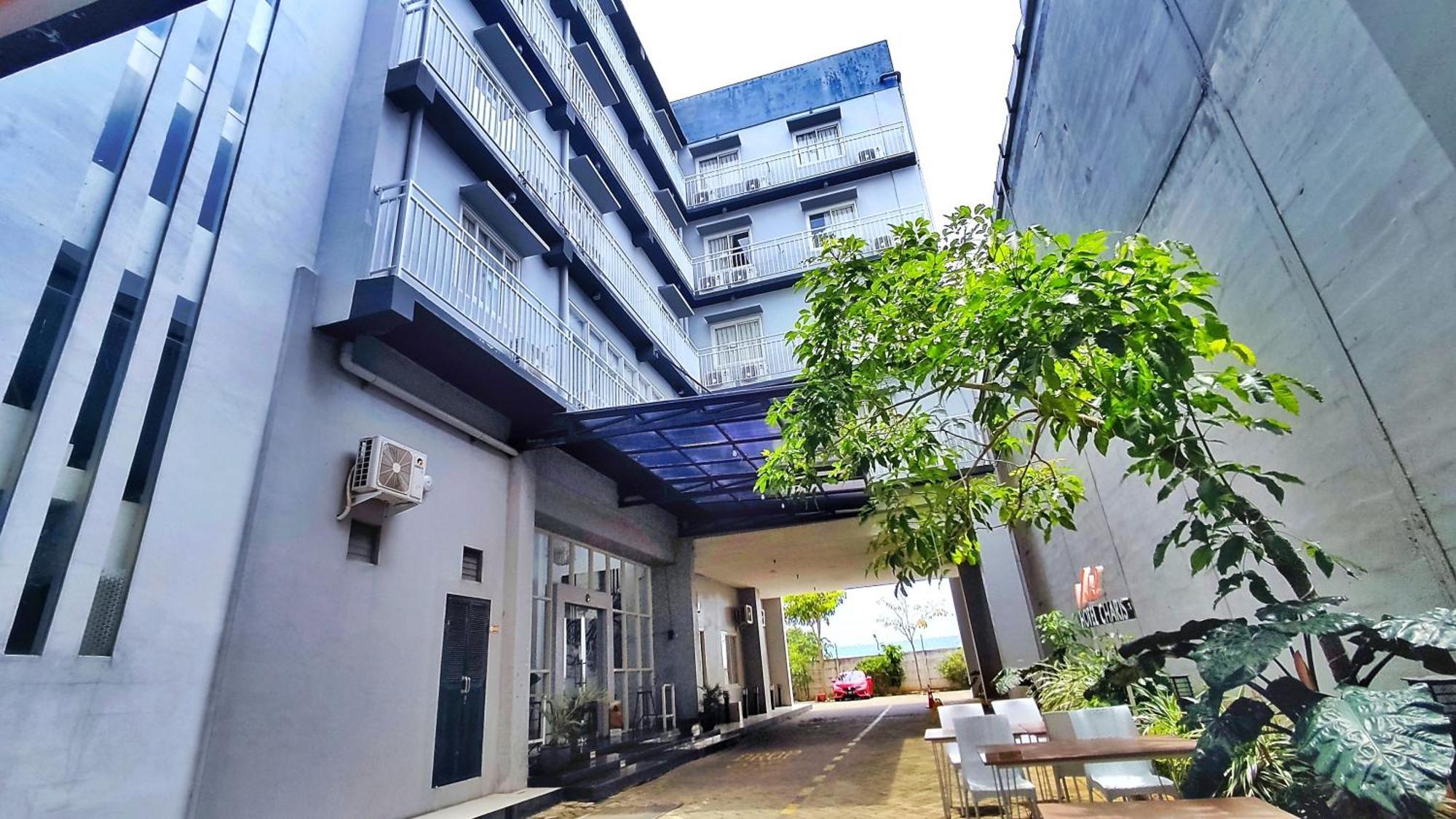 Votel Hotel Charis Tuban Tuban  Extérieur photo