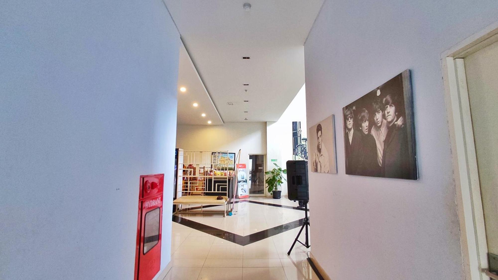 Votel Hotel Charis Tuban Tuban  Extérieur photo