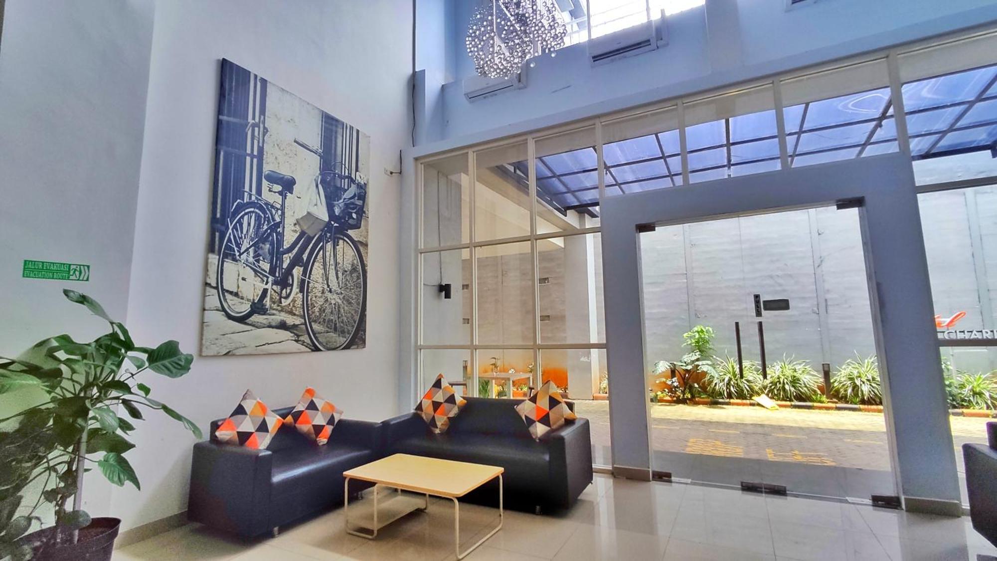 Votel Hotel Charis Tuban Tuban  Extérieur photo
