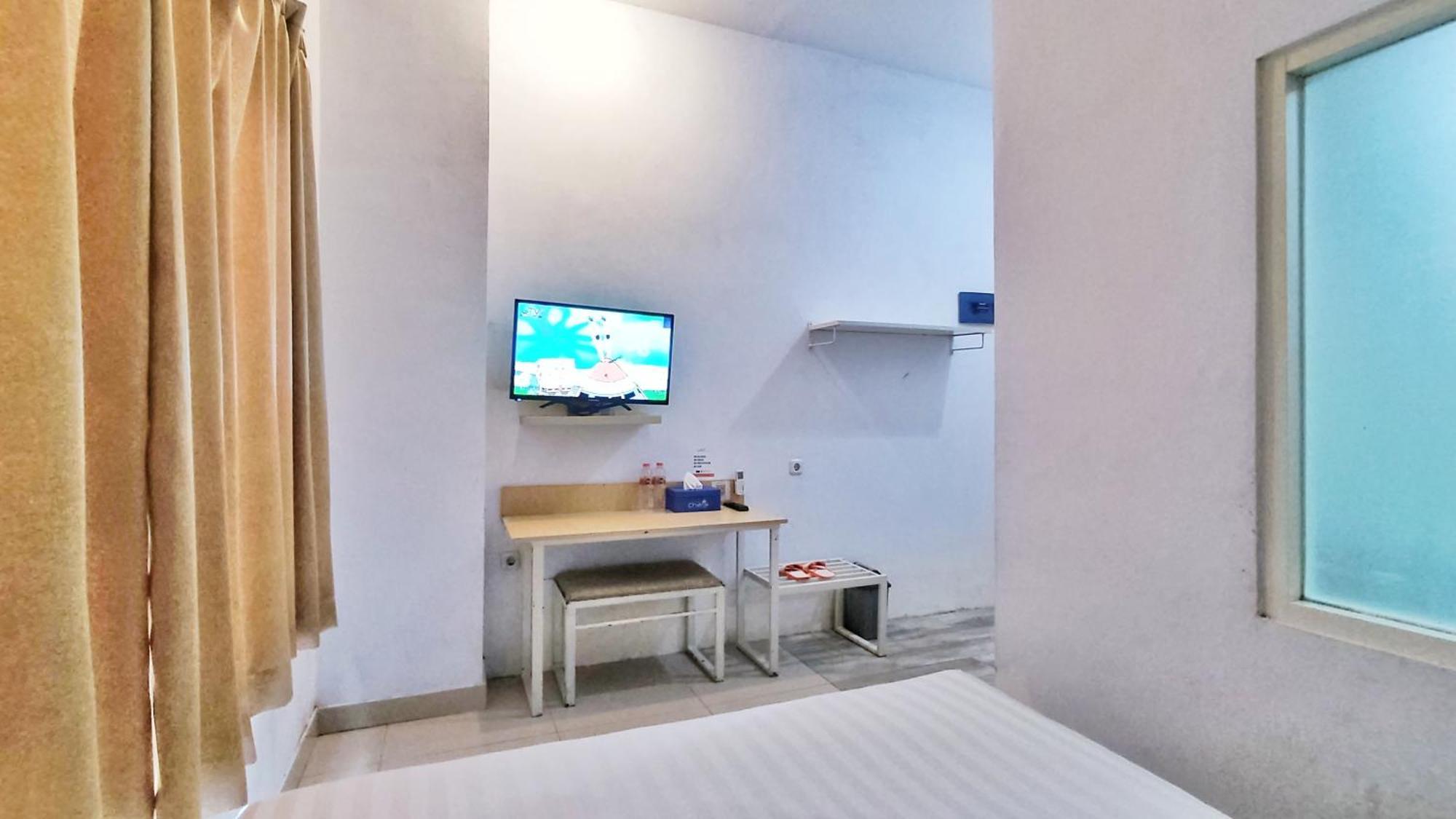Votel Hotel Charis Tuban Tuban  Extérieur photo